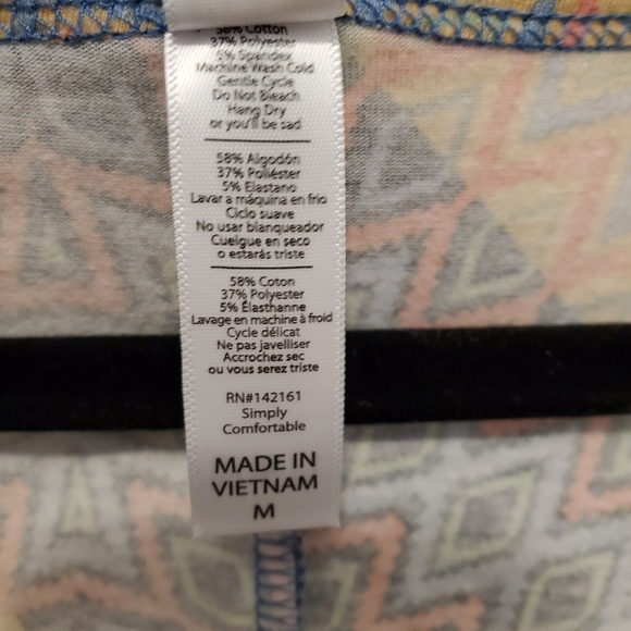 LuLaRoe NWT Perfect‎ T Geometric Patterned top size medium oversized - Picture 6 of 8